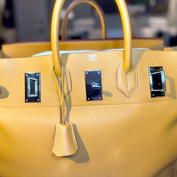 Hermes. HAC 50 (Haut à courroies) Togo leather caramel. Palladium hardware. - Picture 8 of 16